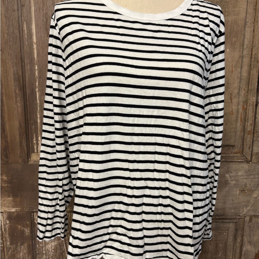 ⭕️Old Navy Women's Long Sleeve Striped Tee - Black and White